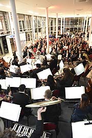 Neujahrskonzert – Kammerorchester der Münchner Philharmoniker unter der Leitung von Lorenz Nasturica-Herschcowici bei Bentley München am 16.01.2020 ©Foto: BrauerPhotos / S.Brauer
